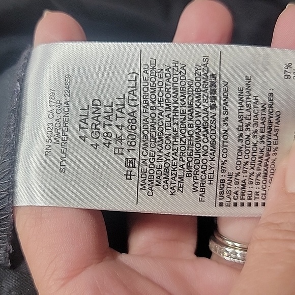 GAP Size 4T Stretch Tailored Short, Black, Like New Condition. - Picture 11 of 11